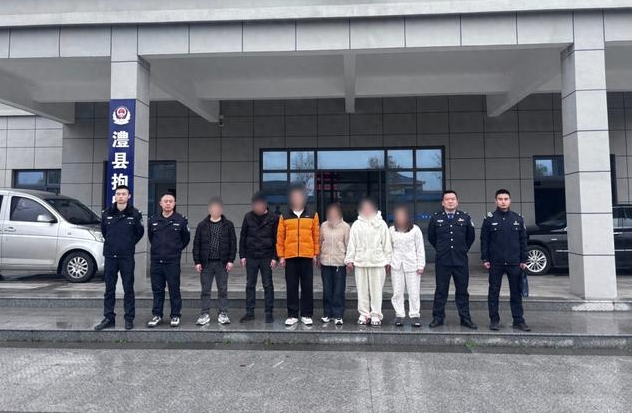 常德6名嫖娼人員在倉庫內被抓